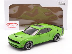 Dodge Challenger R/T Scat Pack Widebody 2020 groen 1:18 Solido