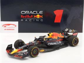 M. Verstappen Red Bull RB18 #1 победитель Саудовская Аравия Аравия формула 1 Чемпион мира 2022 1:18 Minichamps