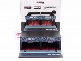 Motorsport Pit Garage HKS sort / grøn / lilla 1:64 Tarmac Works