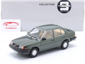 Volvo 340 Ano de construção 1987 verde metálico 1:18 Triple9