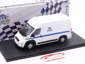 Ram Promaster 2500 建設年 2018 白 / 青 1:43 Greenlight
