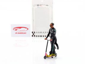 Lewis Hamilton Mercedes-AMG W12 Skate Scooter chiffre 2021 formule 1 1:18 Cartrix