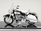 Harley Davidson FLH Electra Glide Год 1966 белый 1:18 Maisto