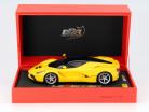 Ferrari LaFerrari Año 2013 amarillo / negro 1:18 BBR