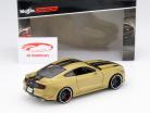 Ford Mustang GT år 2015 guld / sort 1:24 Maisto