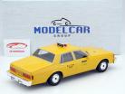 Chevrolet Caprice Classic Sedan NYC Taxi amarillo 1:18 ModelCar Group