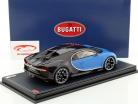 Bugatti Chiron Baujahr 2016 blau / dunkelblau metallic mit Vitrine 1:18 MR Models