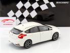 Ford Focus ST Jaar 2011 wit 1:18 Minichamps