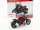 Ducati Diavel Carbon kit år 2011 sort 1:12 Maisto