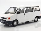 Volkswagen VW T4 Bus Caravelle Baujahr 1992 weiß 1:18 KK-Scale