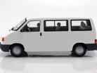 Volkswagen VW T4 Bus Caravelle Baujahr 1992 weiß 1:18 KK-Scale