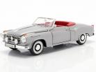 Borgward Isabella Cabriolet argento / rosso 1:18 Revell