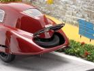 Diorama Road Service Alfa Romeo 8C 2900B 1938 dark red With Showcase 1:18 CMC