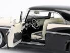 Chrysler St. Regis Bouw jaar 1956 wolk wit / raaf zwart 1:18 GMP