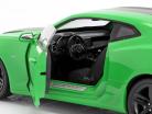 Chevrolet Camaro SS an 2017 vert / noir 1:18 AutoWorld