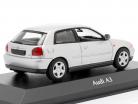 Audi A3 (8L) Ano de construção 1996 prata 1:43 Minichamps