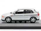 Audi A3 (8L) Ano de construção 1996 prata 1:43 Minichamps