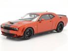 Dodge Challenger SRT Hellcat Widebody Bouwjaar 2018 donker oranje 1:18 AUTOart