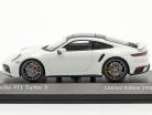 Porsche 911 (992) Turbo S 2020 blanco / plata llantas 1:43 Minichamps