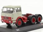 Henschel HS 19 TS Byggeår 1966 lysegrå / rød 1:43 Ixo