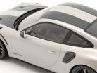 Porsche 911 (991 II) GT2 RS Weissach Package 2018 銀 / 黒 リム 1:18 Minichamps