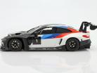 BMW M4 GT3 #1 Presentation Car 2021 Blanco / azul / rojo 1:18 TrueScale