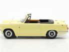 Triumph Vitesse Mk II DHC convertible RHD Año de construcción 1968 crema amarillo 1:18 Cult Scale