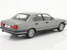 BMW 740i (E32) 灰色的 金属 1:18 ModelCar Group