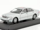 Mercedes-Benz S-Klasse (W220) Baujahr 1998 silber metallic 1:43 Minichamps