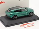 Aston Martin DBX Baujahr 2020 grün metallic 1:43 Schuco