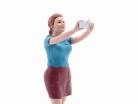 Diorama figura Series #702 Mulher com Smartphone 1:18 American Diorama