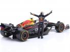 Sergio Perez Red Bull RB19 #11 Formula 1 2023 with figure 1:24 Bburago