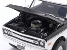 Chevrolet K10 4x4 Pick-Up Bouwjaar 1969 zwart / wit 1:18 GMP