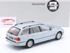 BMW 5 Series Touring (E39) Bouwjaar 1998 arctisch zilver metalen 1:18 Triple9