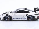 Porsche 911 (992) GT3 RS 魏斯阿赫封装 2022 白色的 / 蓝色 轮圈 1:18 Minichamps
