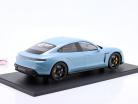 Porsche Taycan Turbo S Année de construction 2020 bleu gelé métallique 1:8 Minichamps