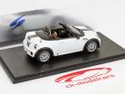 Mini Roadster Bj 2012 hvid med sorte striber 1:43 Spark