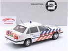 Volvo 850 police Pays-Bas Année de construction 1993 blanc / rougeur et bleu rayures 1:18 Triple9