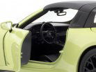 Porsche 911 (992.2) Targa 4 GTS Hybrid 建造年份 2025 黄色的 1:18 Maisto