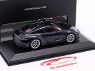 Porsche 911 (992.2) Carrera Coupe と スキー 黒 メタリック 1:43 Minichamps