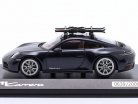 Porsche 911 (992.2) Carrera Coupe と スキー 黒 メタリック 1:43 Minichamps