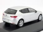 Seat Leon (5F) Год 2013 серебро 1:43 сиденья