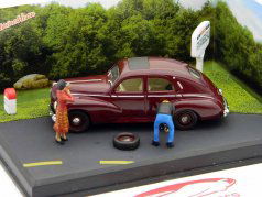 Peugeot 203 MY 1949 1:43 Ixo Altaya Dioramaset pneumatico sgonfio