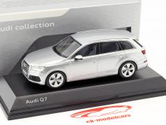 Audi Q7 Ano 2015 florete prata 1:43 Spark