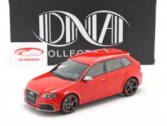 Audi RS 3 Año de construcción 2011 rojo / negro llantas 1:18 DNA Collectibles