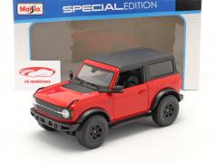 Ford Bronco Wildtrak 2 puertas Año de construcción 2021 rojo / negro 1:18 Maisto