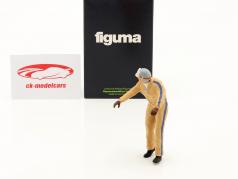 Figur Rennfahrer Hans Herrmann stützt sich ab 1:18 FigurenManufaktur