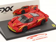 Ferrari FXX Evoluzione bouwjaar 2008 met Showcase rood / geel 1:43 Altaya