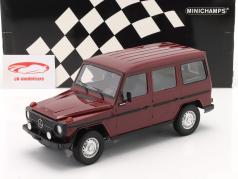 Mercedes-Benz G-Modell largo (W460) Año de construcción 1980 rojo oscuro 1:18 Minichamps