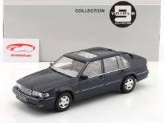 Volvo 960 Bouwjaar 1996 donkerblauw metalen 1:18 Triple9